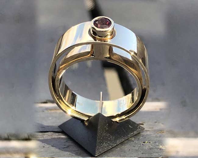 Geelgouden ring met vuur citriens